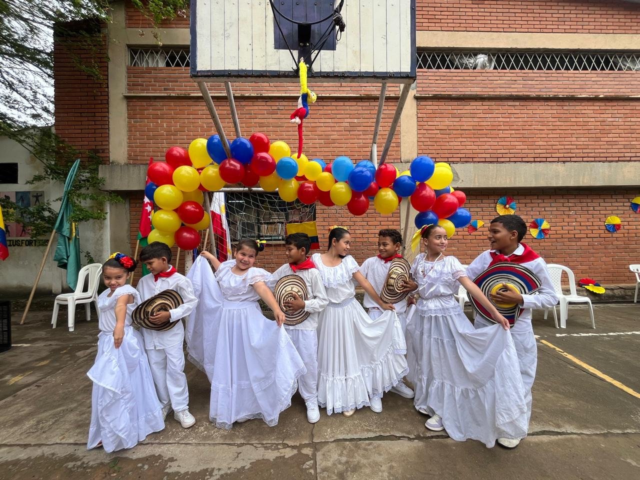 ESTUDIANTES